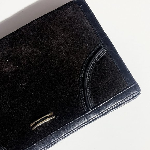 Vintage CURATED BUNDLE OF COSTUME JEWELLERY in Shades of Gold, Cream and Black - Picture 7 of 12